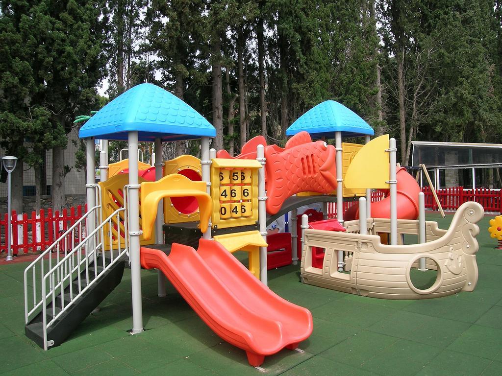 美格达斯卡玛雷斯公寓式酒店 Poros Town 外观 照片